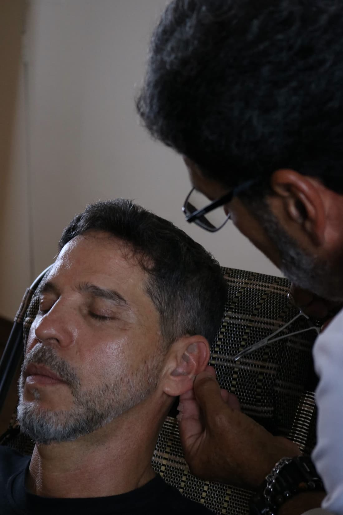 Auriculoterapia no Yoga du Ville — aplicação no ponto da orelha, Tijuca