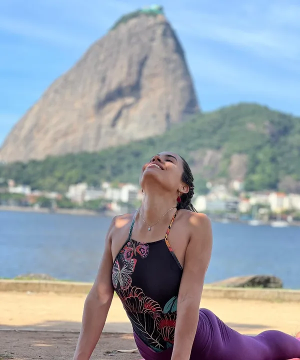 Linda Araújo — Hatha Yoga · Acroyoga · Hatha Vinyasa