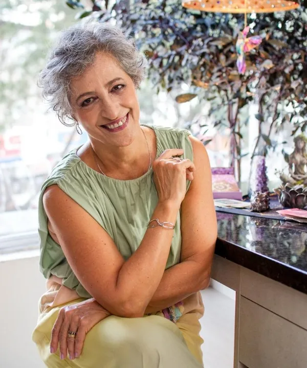 Sonia Essucy — Satyananda Yoga · Yoga Nidra