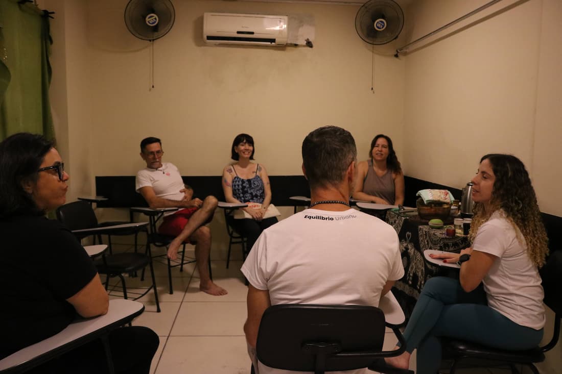 Workshop no Yoga du Ville — participantes em círculo, ambiente acolhedor