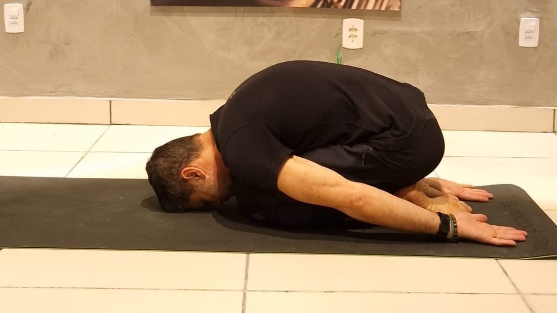 Práticas de Yoga para Gerenciar Estresse e Ansiedade