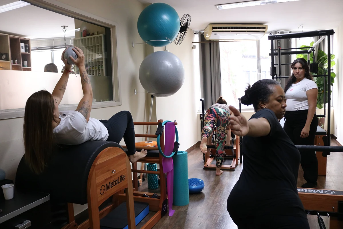 Sala de Pilates no Yoga du Ville — equipamentos MetaLife, Tijuca