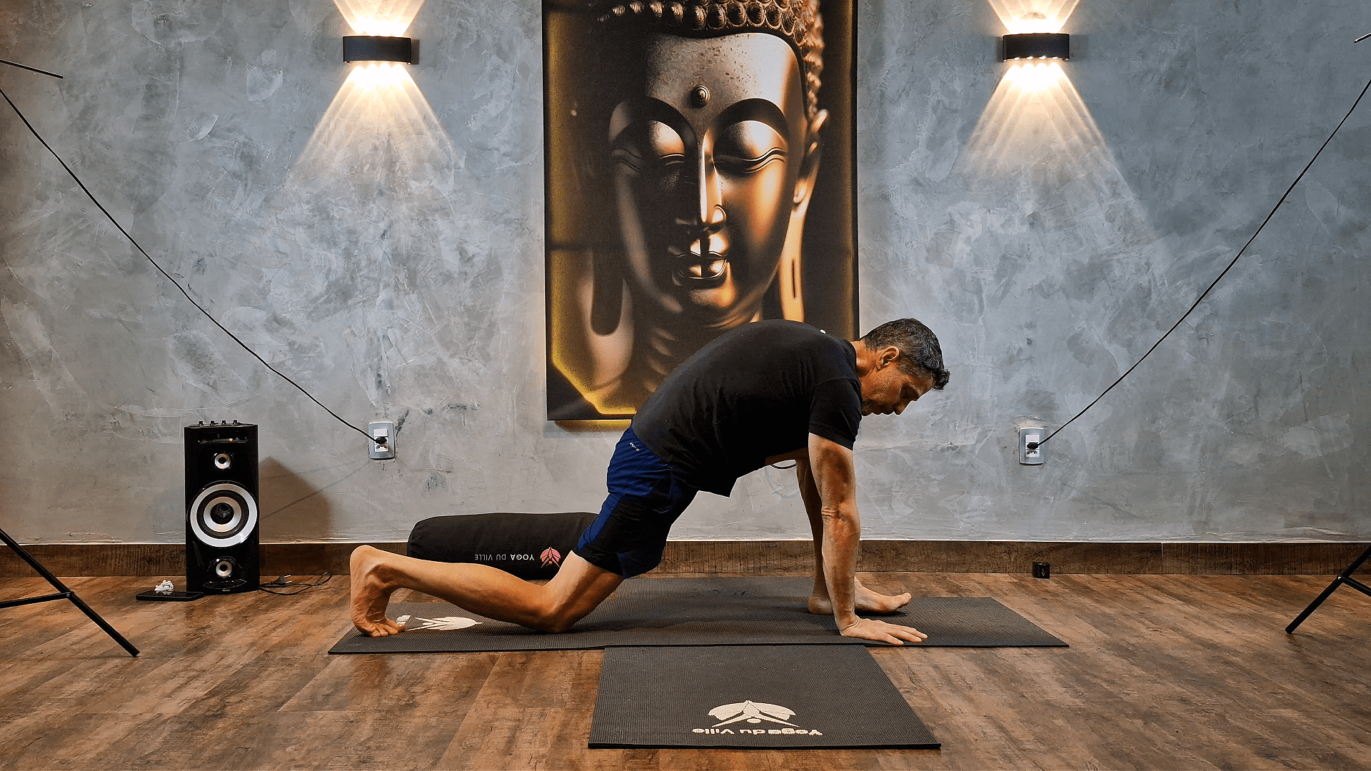 Postura do Corredor no yoga para estabilidade