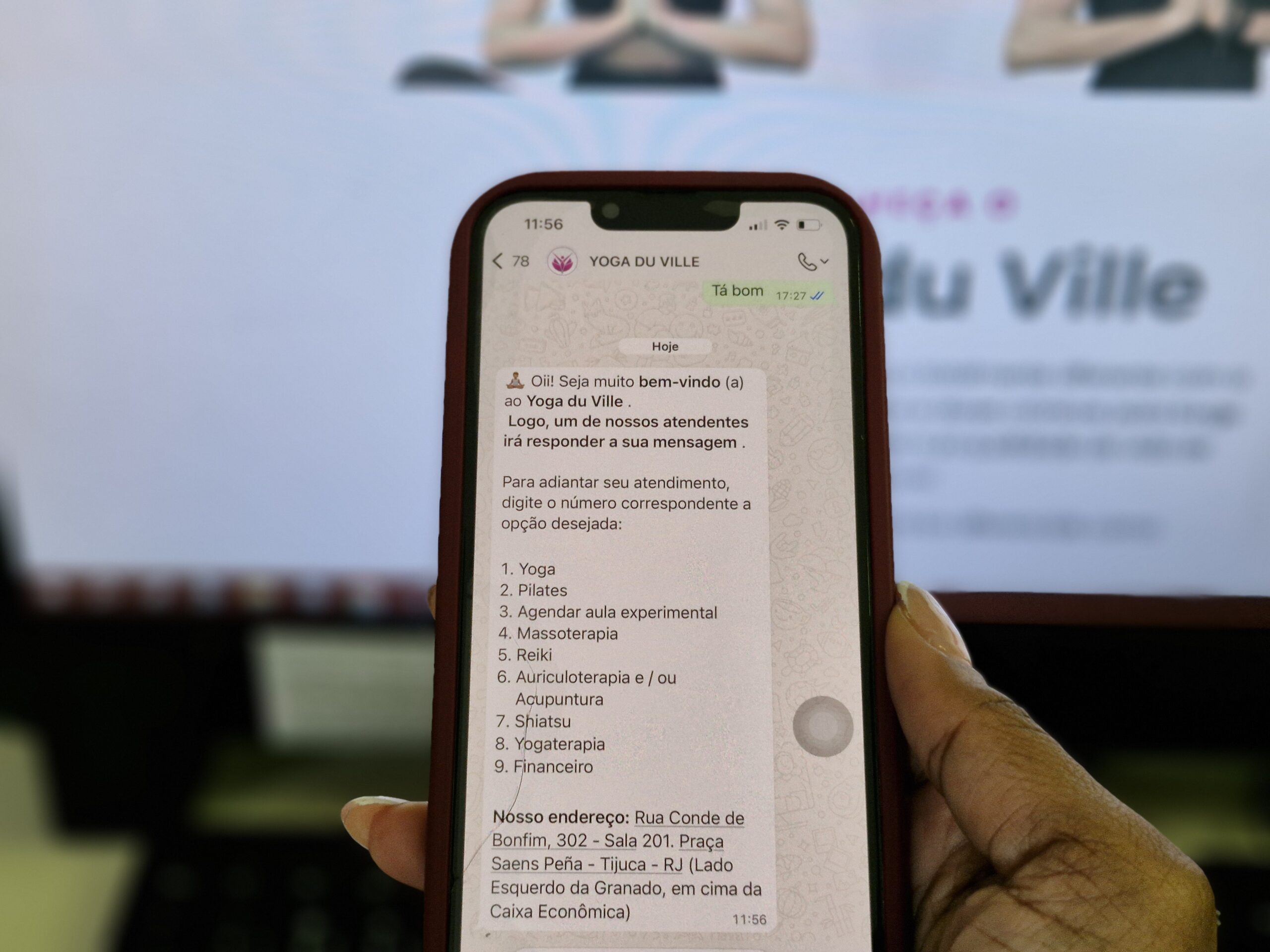 Pessoas praticando no estúdio