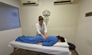 Sessão de Shiatsu terapêutico no Studio Yoga du Ville, Praça Saens Peña.